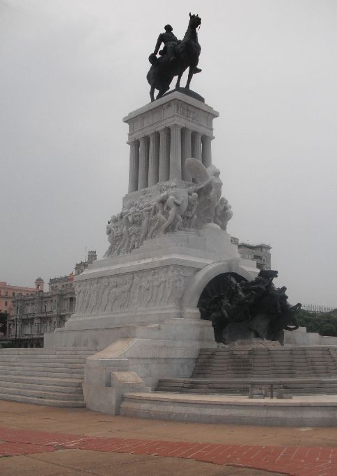 Parque Martires del 71: Statue des Maximo Gomez